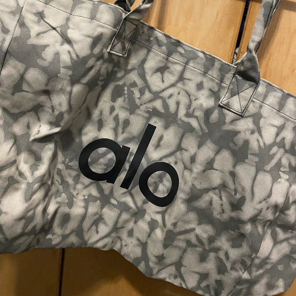 Alo yoga tote bag